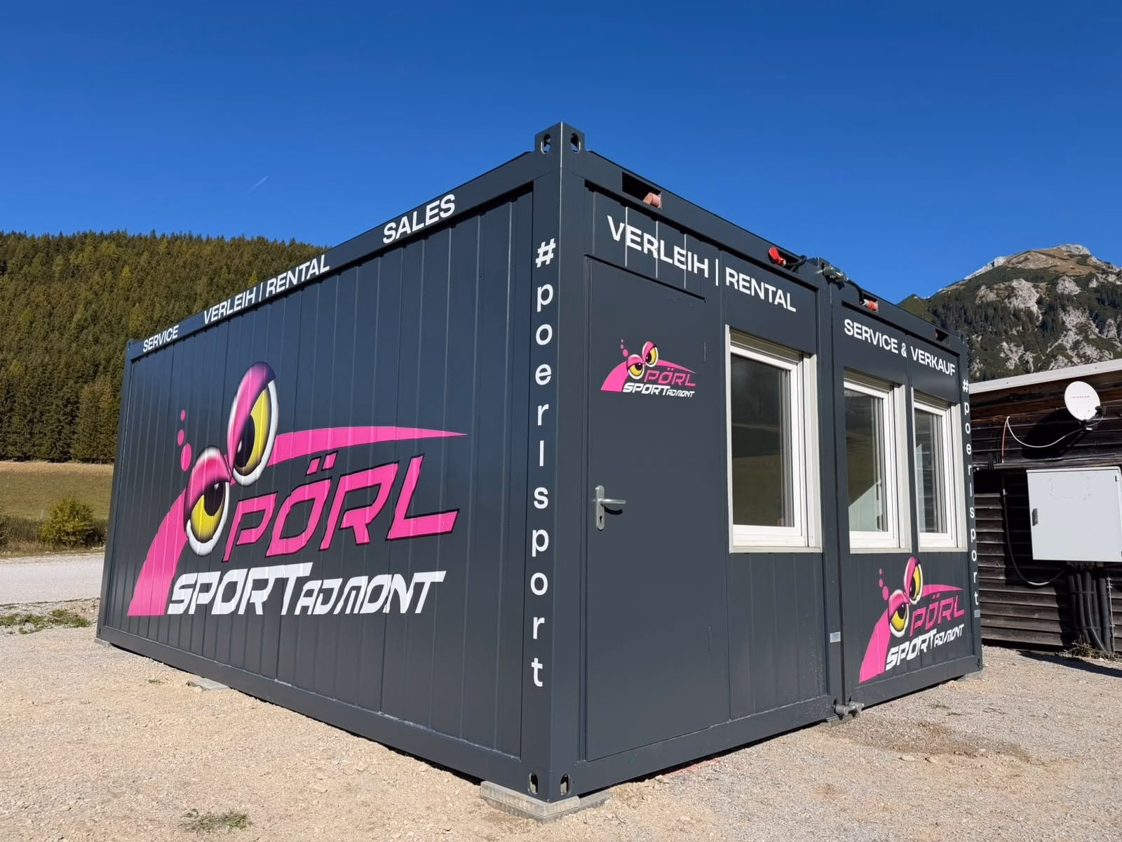 Pörl Sport – Containerbeschriftung, Eckansicht