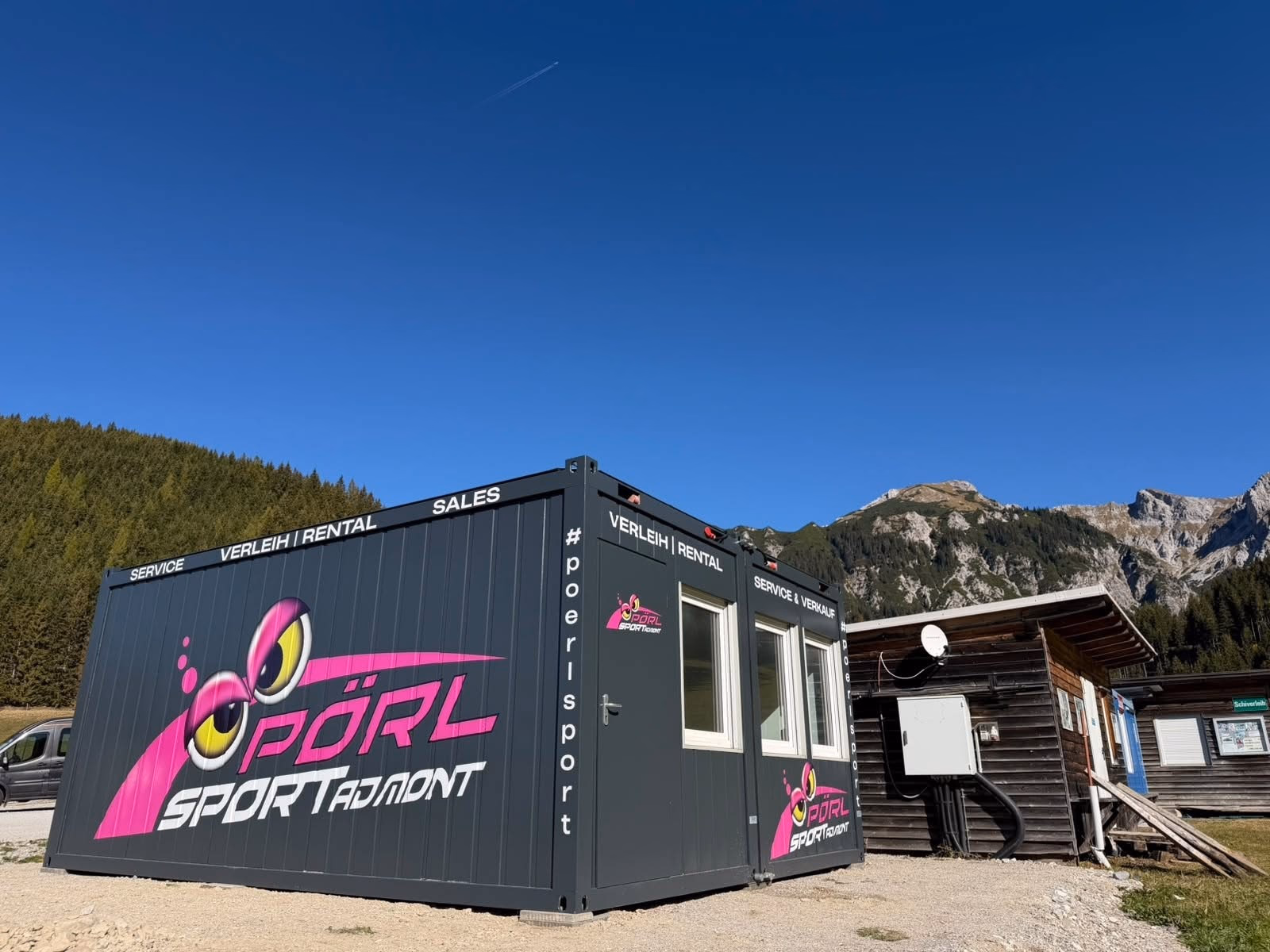 Pörl Sport – Containerbeschriftung, Seitenansicht