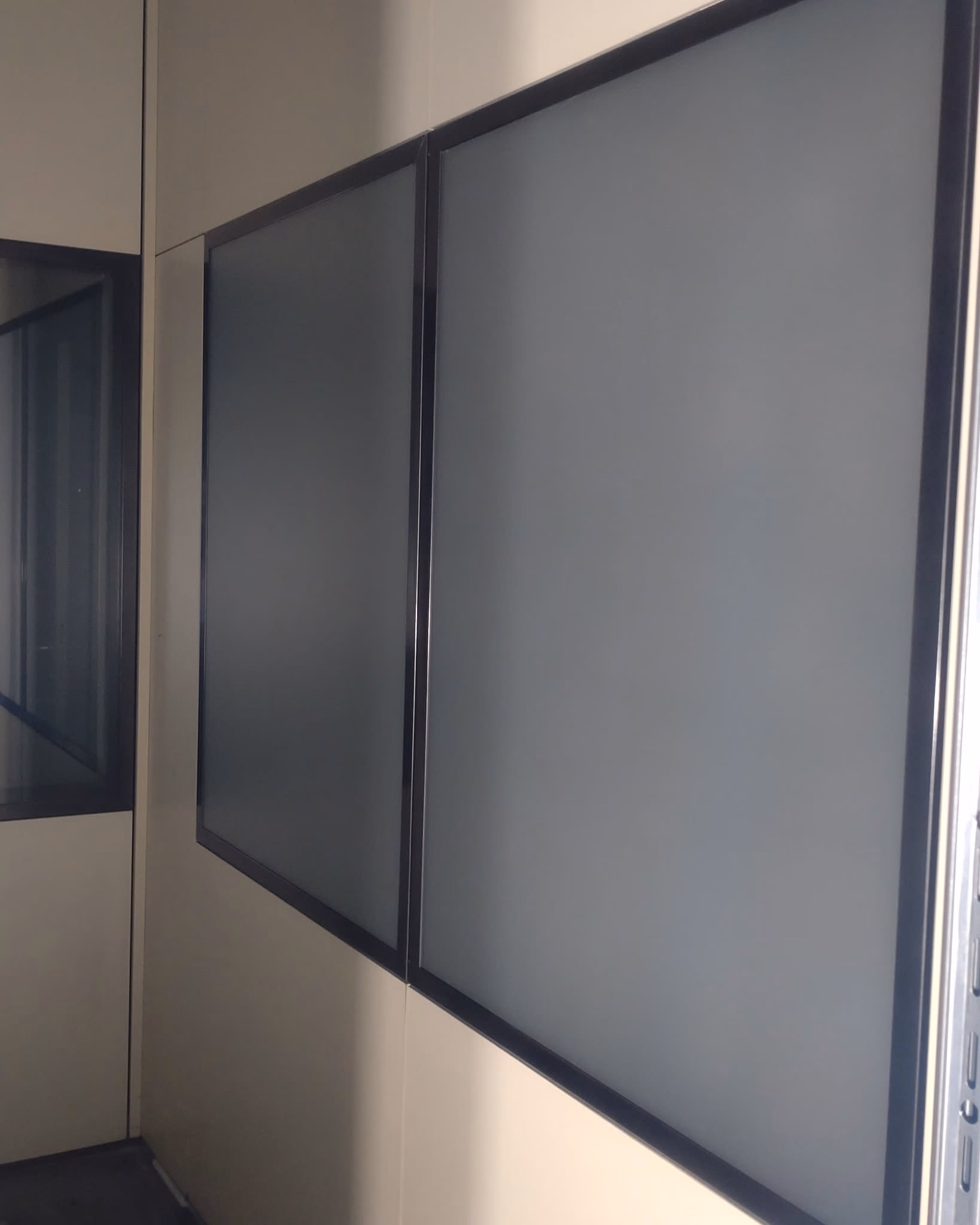 Milchglasfolie – Innenfenster, seitliche Ansicht